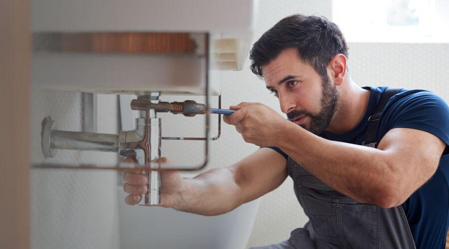 Expert burst pipe repair services in Bluffs, IL